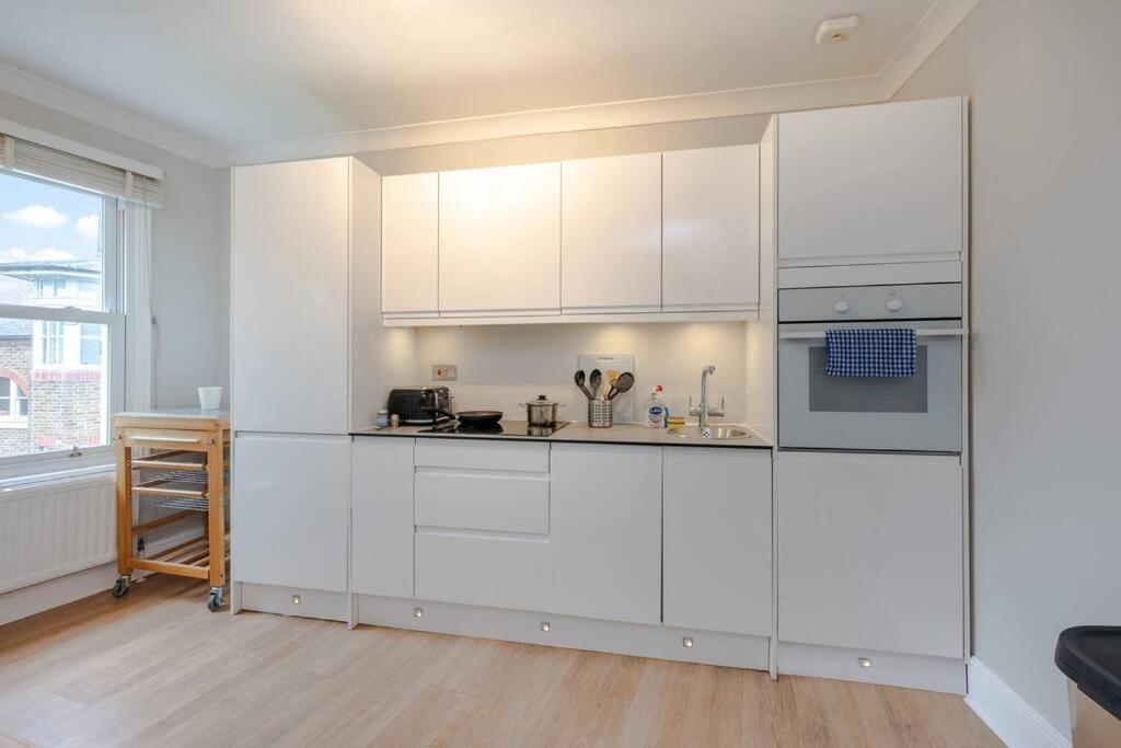 Cosy 2 Bed In Kensington Olympia Apartment London Luaran gambar